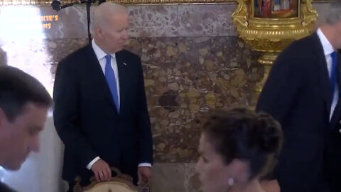 Biden: To take a seat, or not to take? Where is my notecard?