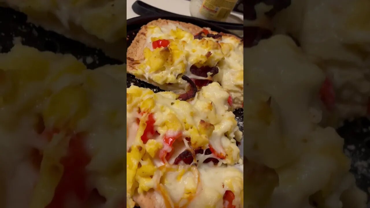 Jalapeño bacon breakfast pizza.