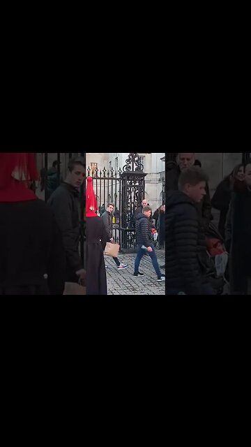 the kings guard will stamp his foot #thekingsguard