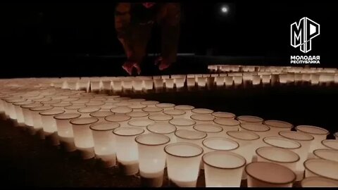 Thousands of candles at the foot of the Saur Grave