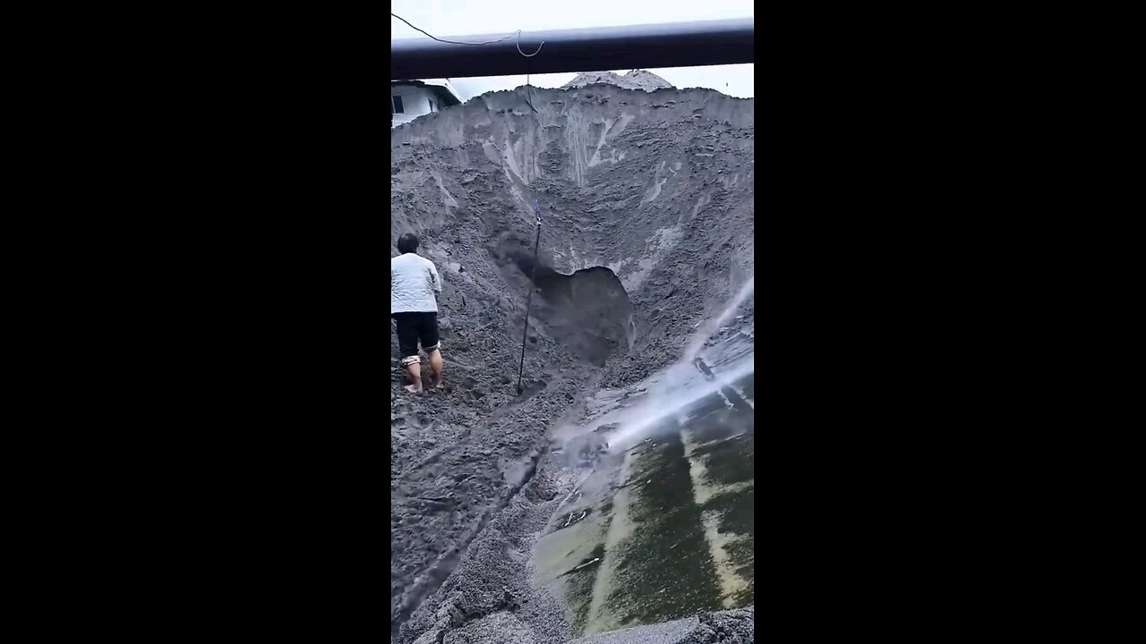 sand unloading by ship