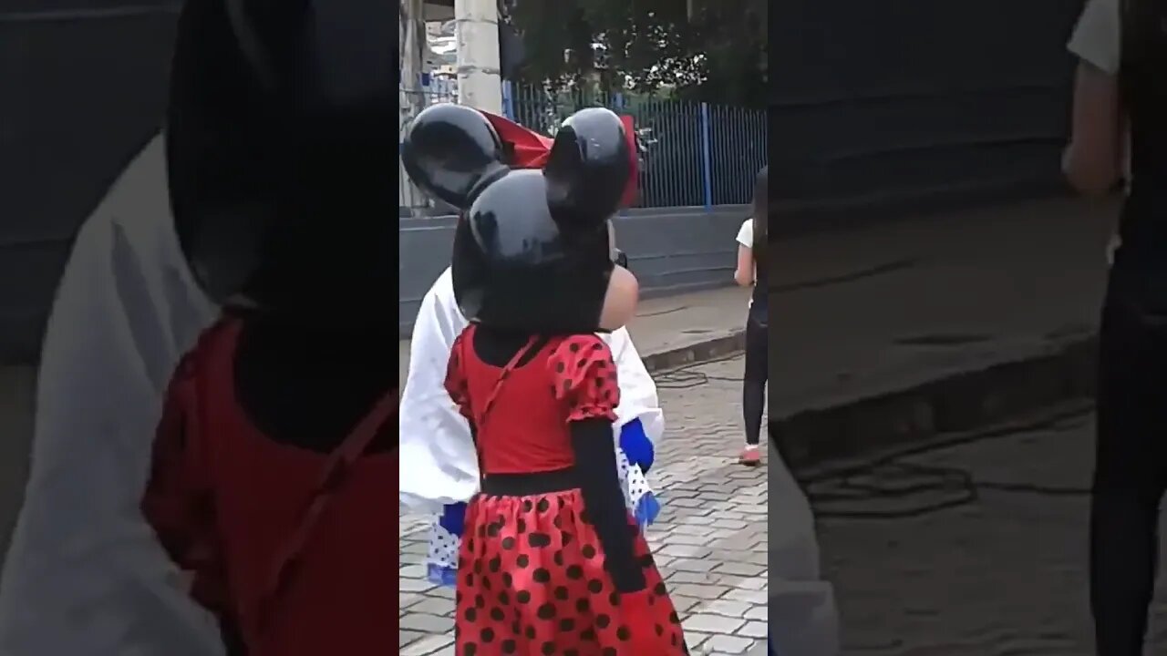 DANÇANDO NA PRAÇA COM FOFÃO, PATATI, MINNIE MOUSE E PALHACINHA PARA ALEGRIA DAS CRIANÇAS, LIKE