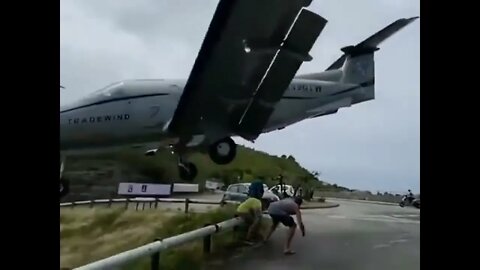 PC-12 landing Saint Barthélemy Airport SLOW MOTION