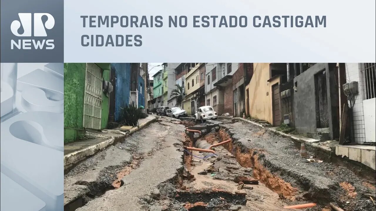 Rua em Macaé-RJ é dividida ao meio após abertura de cratera
