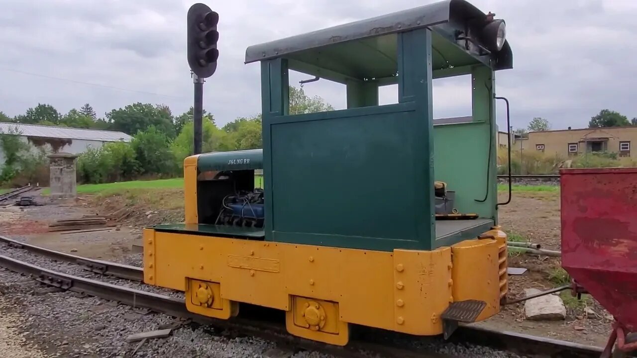 Running up the new track on the J&L Narrow Gauge