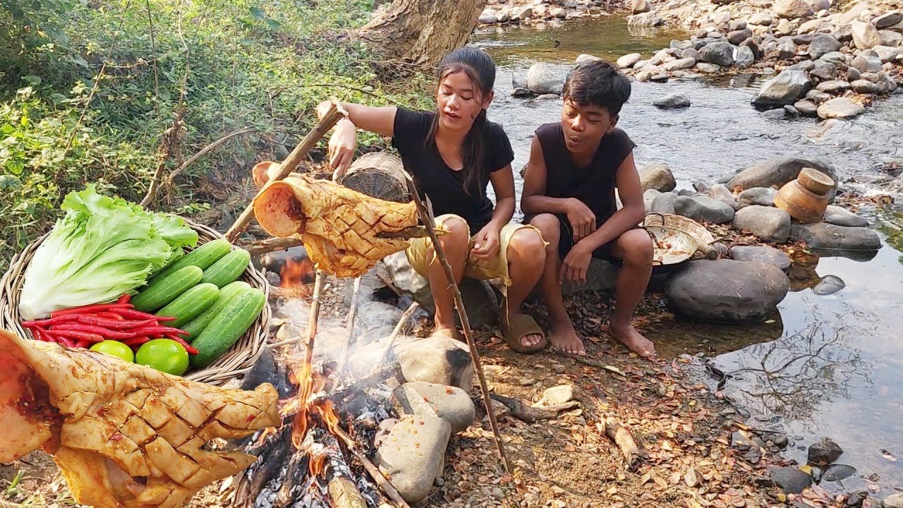 Wow Big Pork Head Grilling and Yummy Delicious for jungle food