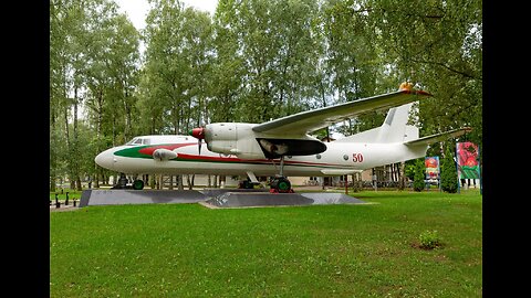 Memorial na Base Aérea Mista de Machulishchi com Antonov An-26RT