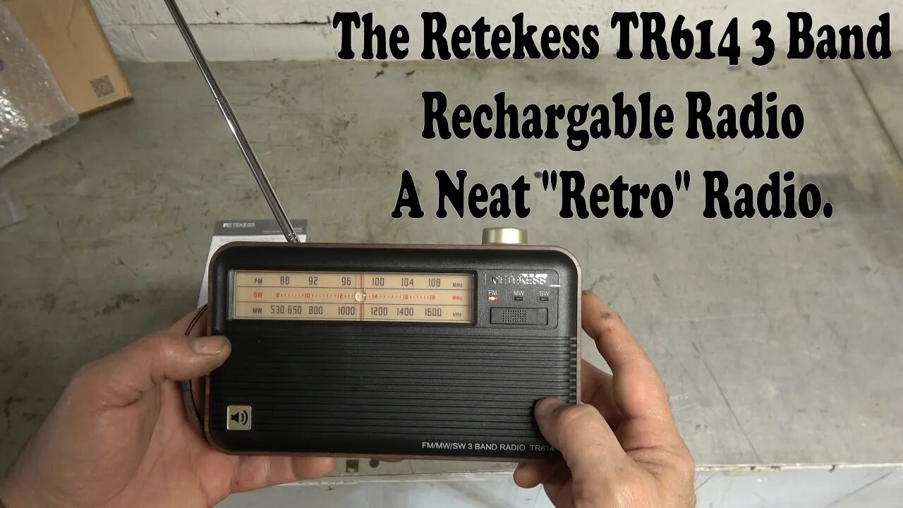 The Retekess TR614 AM FM SW Rechargeable Portable Radio. A cool retro radio with woodgrain.