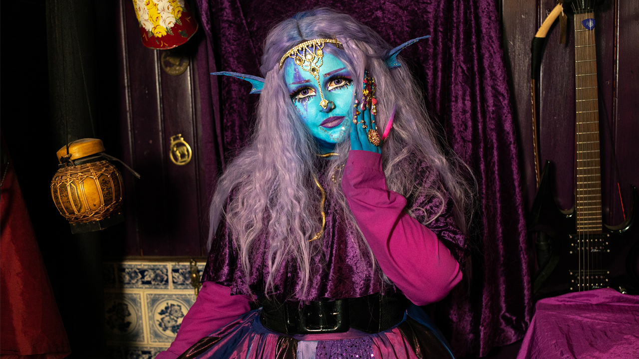 'Alien' Girl Wants To Be Permanently Blue | HOOKED ON THE LOOK