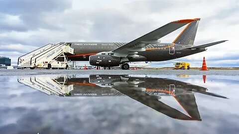 Red Wings SSJ-100 Special Edition com número de cauda RA-89007