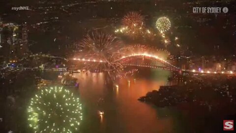 Australia celebrates the New Year with fireworks display in Sydney Happy New Year 2022