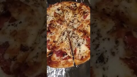 easy peasy pepperoni pizzi🍕👍🏾🍕#shorts ☆☆☆☆