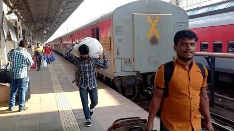 जब डिब्बे ने कहीं अनसुनी कहानी! स्लीपर क्लास यात्रा अनुभव! II Mumbai to Varanasi II Pawan Express