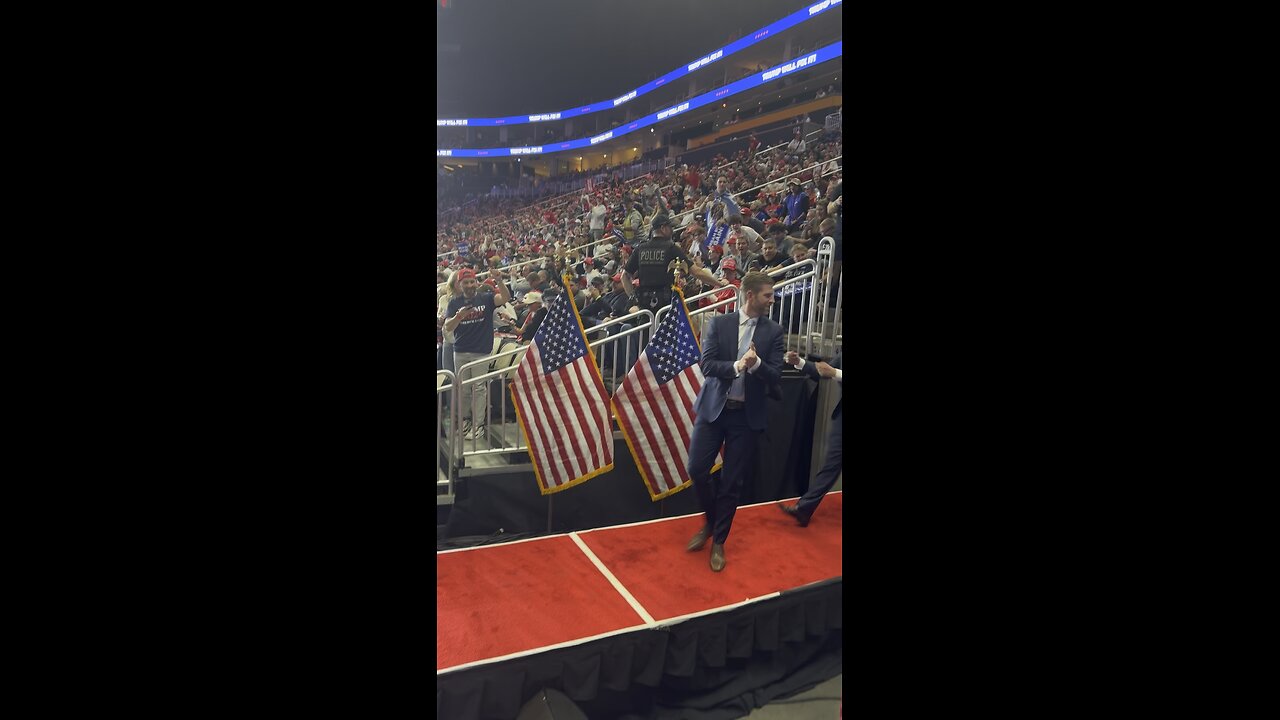 Donald Trump invites the entire Trump family on stage at the final Trump rally in Pittsburgh