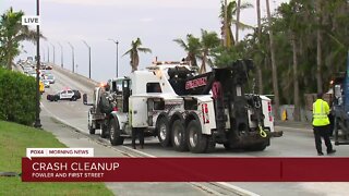 Edison Bridge crash slows traffic in Fort Myers