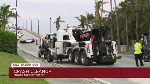 Edison Bridge crash slows traffic in Fort Myers