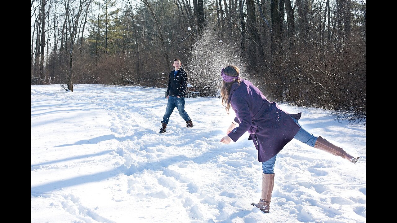 funny snowballs throwing