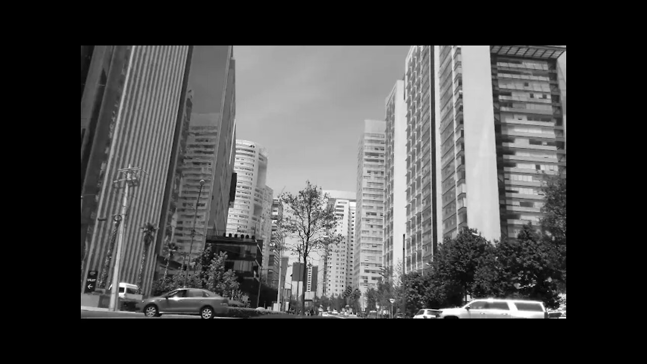 La Mano Peluda- La Casa Embrujada De Claudia