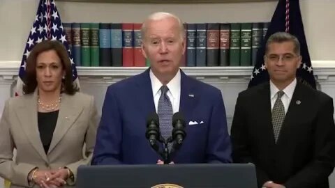 Biden reads "End of quote. Repeat the line.” from the prompter. Yes, he is that ultra-dumb