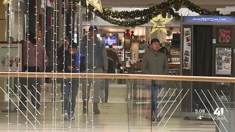 Oak Park shoppers show up despite arctic temperatures