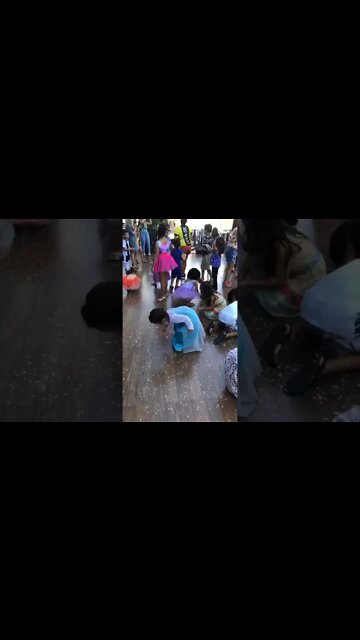 CURTINDO O CARNAVAL VESTIDA DE FROZEN MUITO LEGAL E DIVERTIDO #shorts