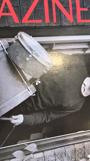 Newspaper : monument in UK