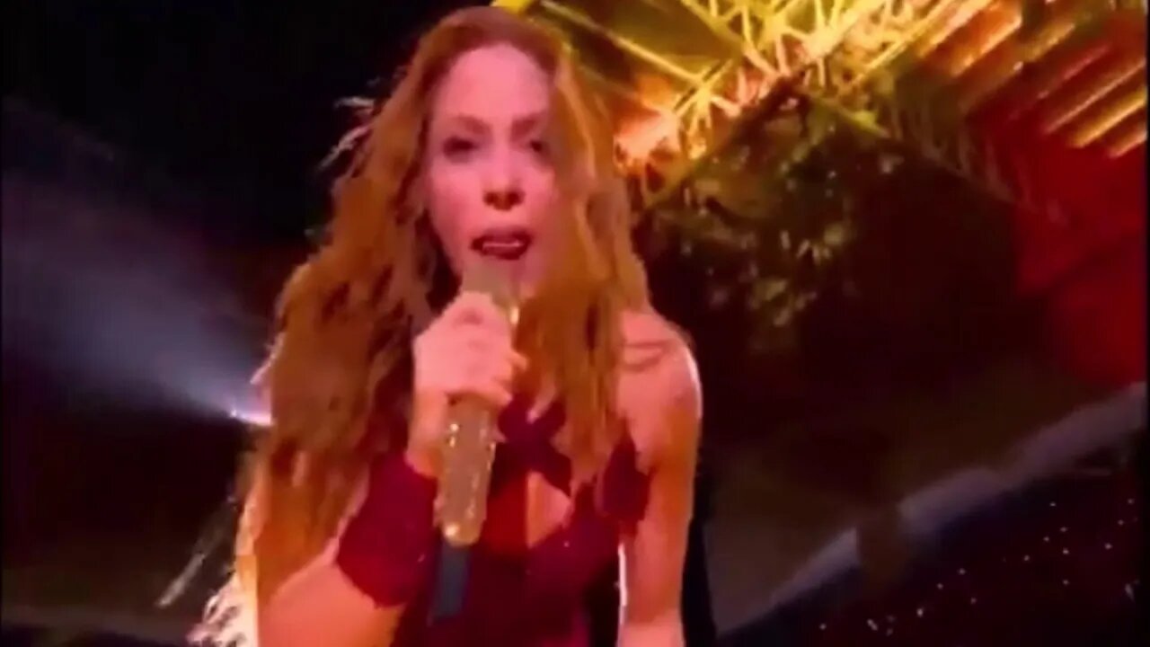 SPECIAL REPORT Shakira's Tongue Roll Becomes Instant Meme (20220B)