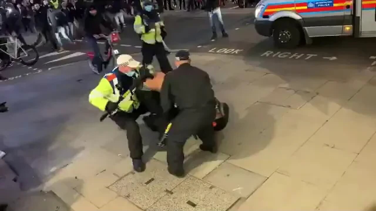 Anti-lockdown protest in London after new UK restrictions