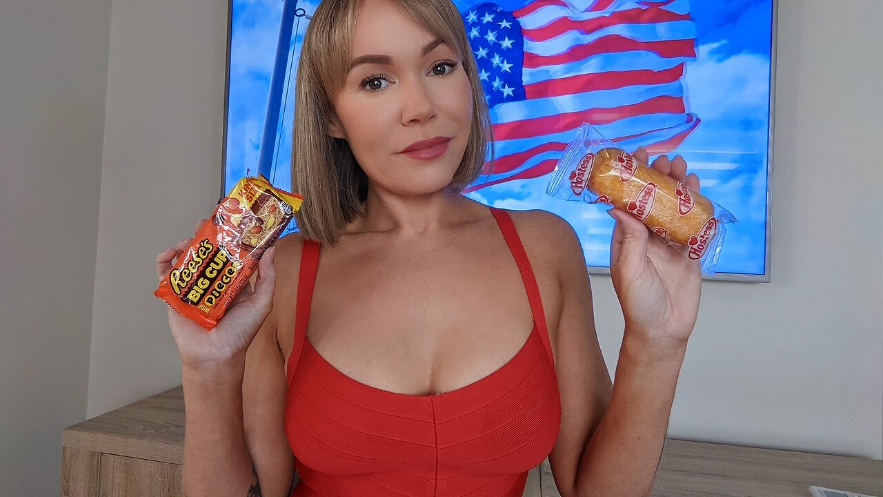 Aussie chick tries American snacks