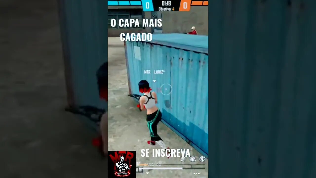 UM CAPA BIZARRO E ESTRANHO , PRA NÃO DIZER CAGADO.