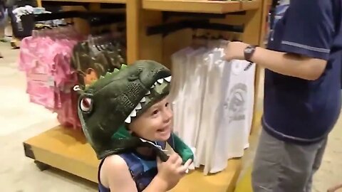 Logan Xavier (2015-06) Tiny Raptor