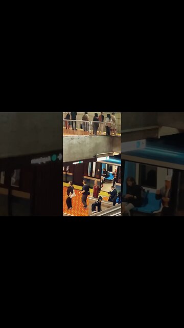 Staggering Montréal metro #viralvideo #montreal #trainjourney