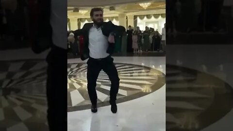 ЧЕЧЕНЕЦ ОЧЕНЬ КРАСИВО ТАНЦУЕТ НА СВАДЬБЕ ЛЕЗГИНКА 2022