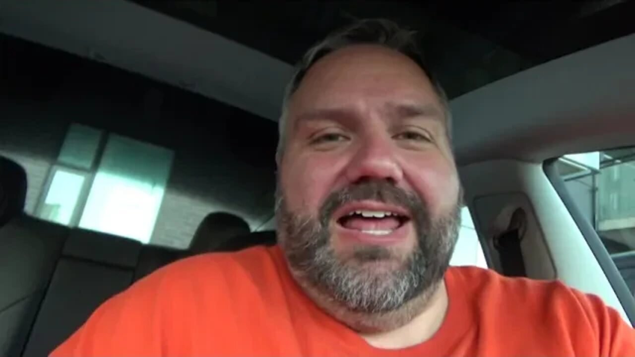 Jay watches Neohart on Twitch in the Tesla