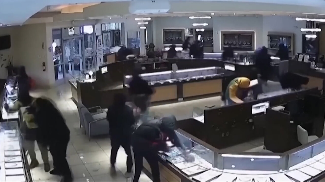 Massive group of robbers ransacks Silicon Valley jewelry store