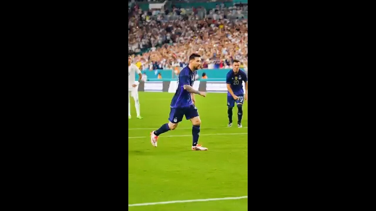 Messi slow motion plenty