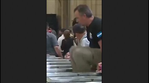 Argentinians refuse to pay for the metro after fares triple, amid 250% inflation