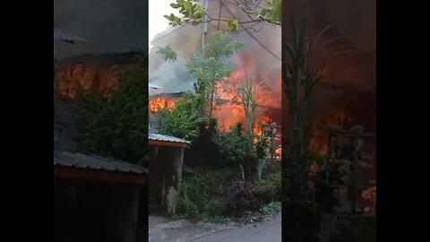 rumah terbakar