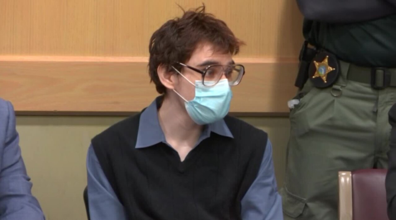 Life in prison or death penalty for Nikolas Cruz?