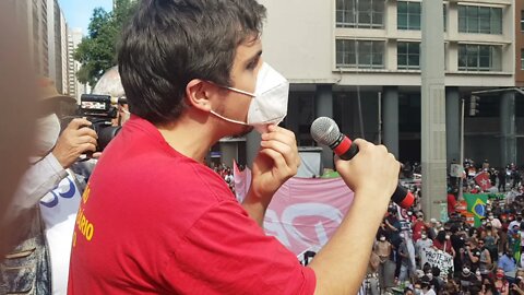 "A nossa cor é o vermelho": Henrique Simonard, do PCO, no ato de 3 de julho