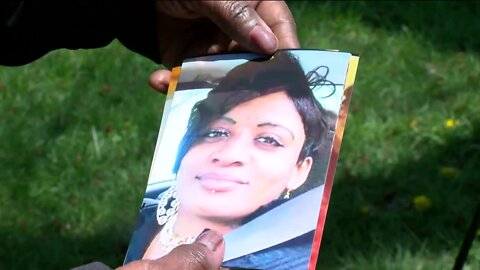 Racine woman missing for 7 weeks, mother determined to find her