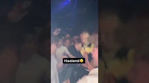 Haaland gaat los in tienerdisco