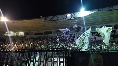 Torcida do Vasco fazendo a festa para Roberto Dinamite na inauguração da sua estátua