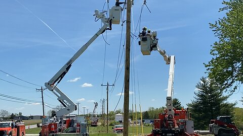 Wentzville Widen N - Linemen Doing What They Do