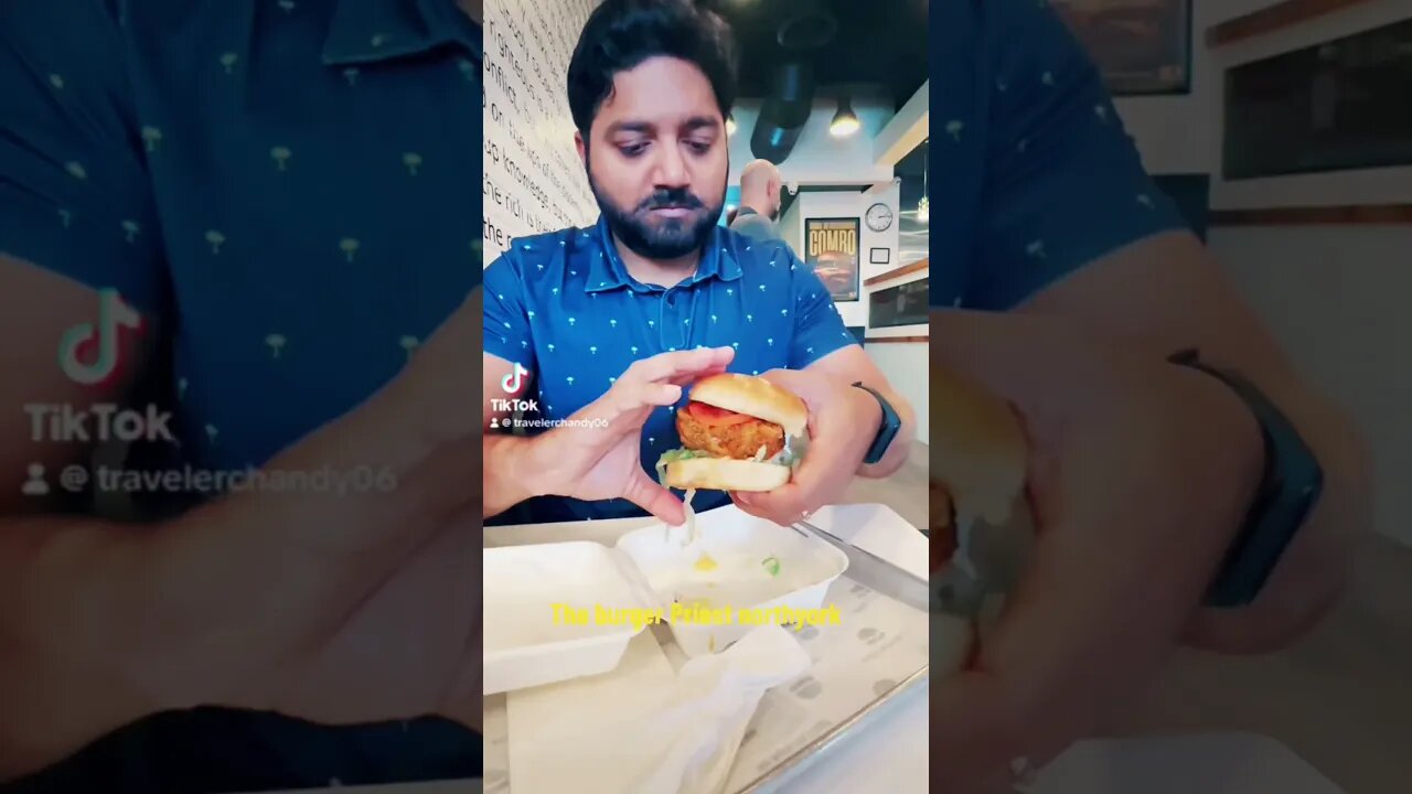 #yummy #juicey #burger #canada #karanaujla #foodblogger #newpost a#youtubeshorts