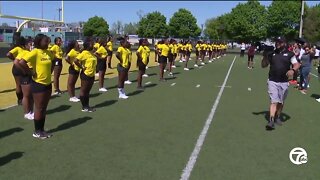 Nonprofit trains Detroit cheerleaders working for college scholarships