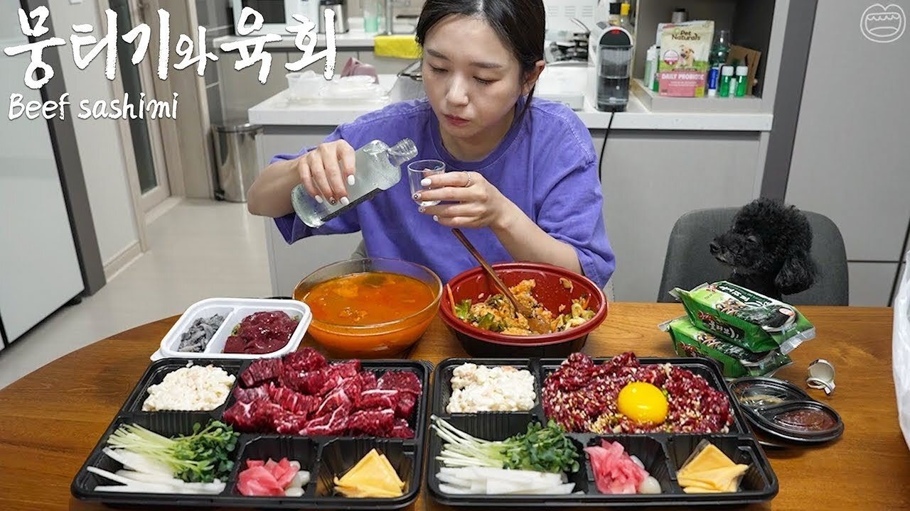 Beef Sashimi and Yukhoe with Soju 🍶 ☆ Let's mix Yukhoe Bibimbap 🤤 ★ Raw Beef