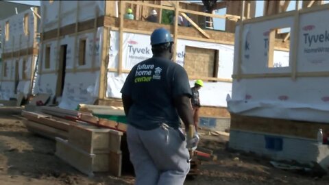 23-year-old future habitat homeowner shares story to inspire young people of color in Milwaukee