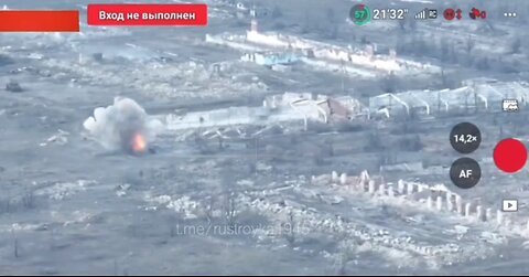 Russian drone destroys a Ukranian T-72 near Novomikhailovka