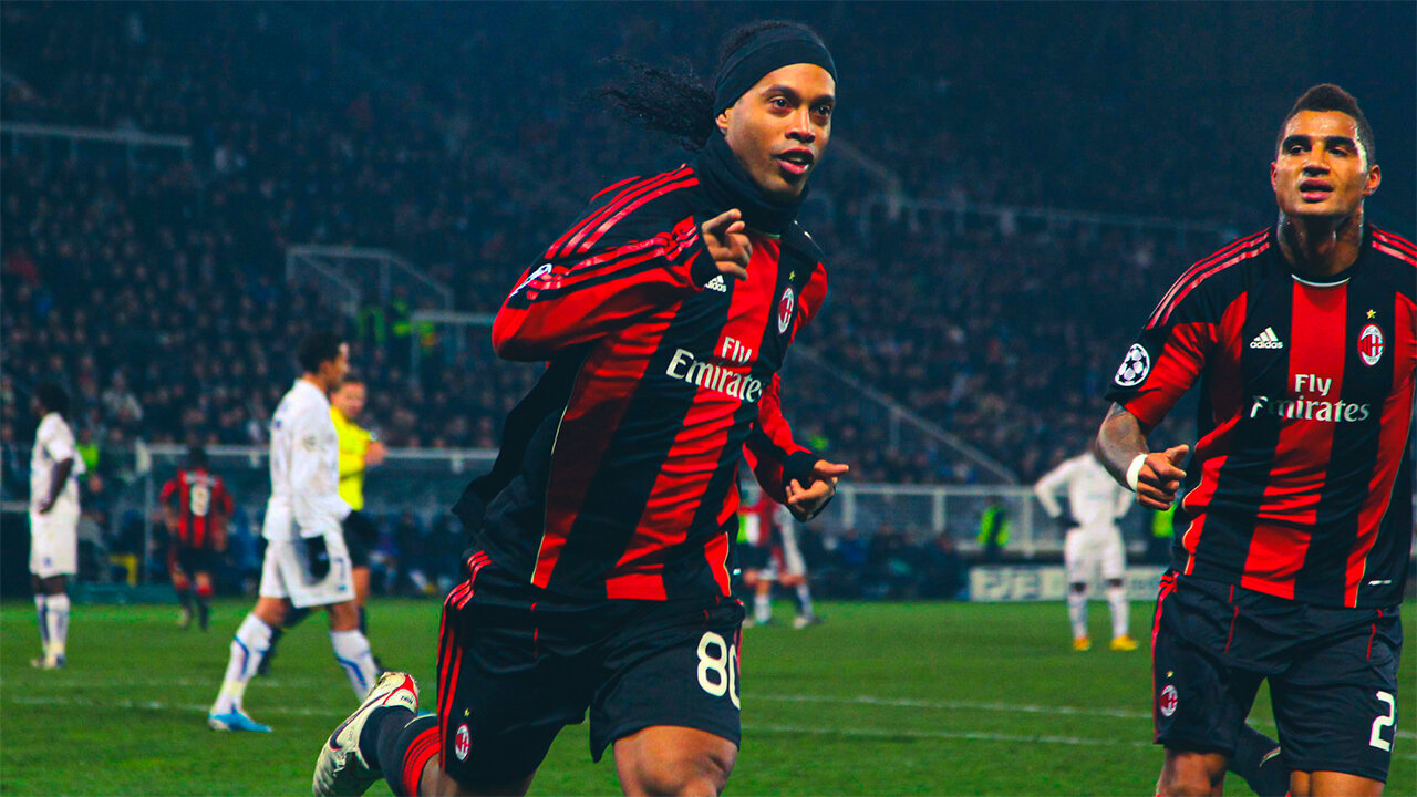 Ronaldinho Gaúcho | Dribles e passes inacreditáveis jogando pelo Milan.